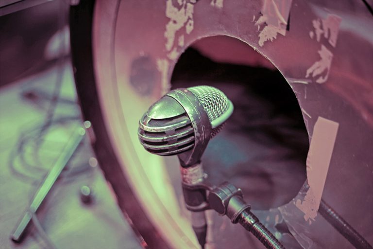 bass drum with microphone